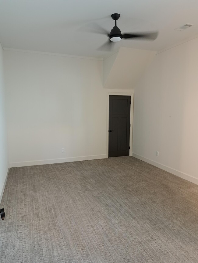 Building Photo - 7085 Fain Park Dr