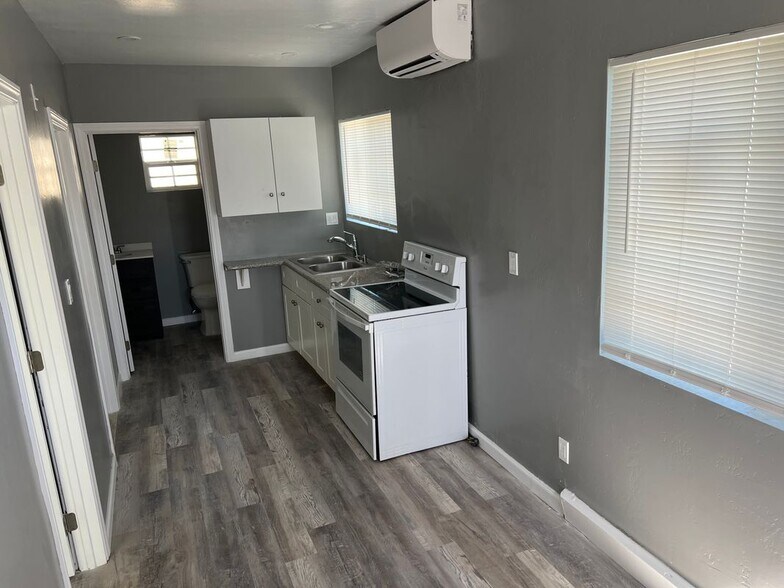 Building Photo - 45517 Corkwood Ave