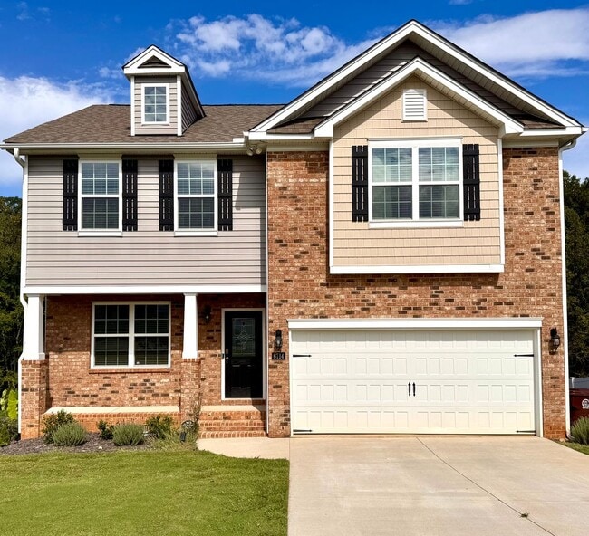 Primary Photo - Beautiful 4BR 2.5BA Home in Trinity