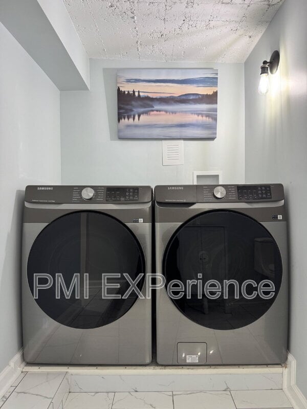 Building Photo - 8203 Comet Dr