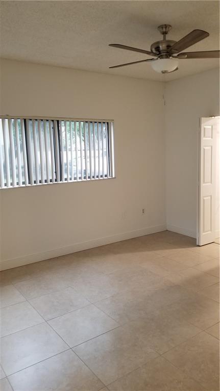 Building Photo - 2550 SW 18th Terrace