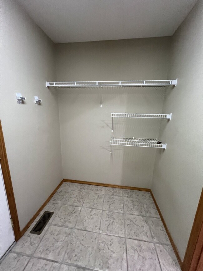 Building Photo - 3BR / 2BA  - with Fenced in backyard