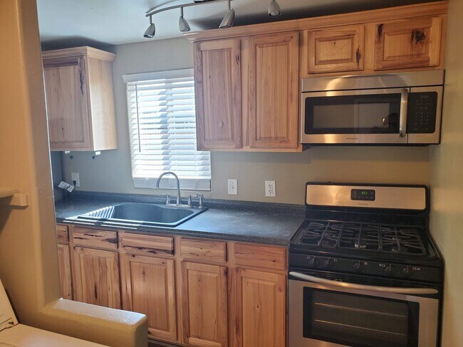 Building Photo - Bullhead City! 2 Bedroom Available/2 Bath ...