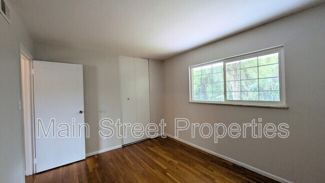 Building Photo - 2117 Pullman Cir