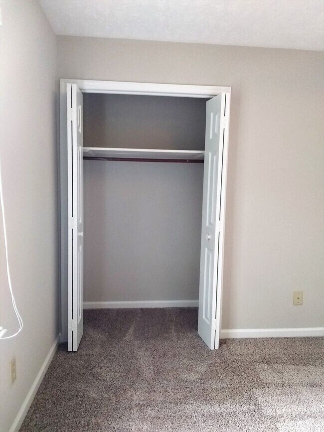 Building Photo - UPDATED & SPACIOUS 3 Bedroom 2 Bathroom home close to SHOPPING & FT BRAGG!!