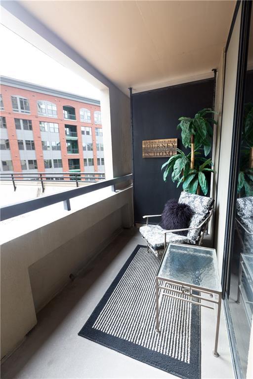 Building Photo - 3481 Lakeside Dr NE