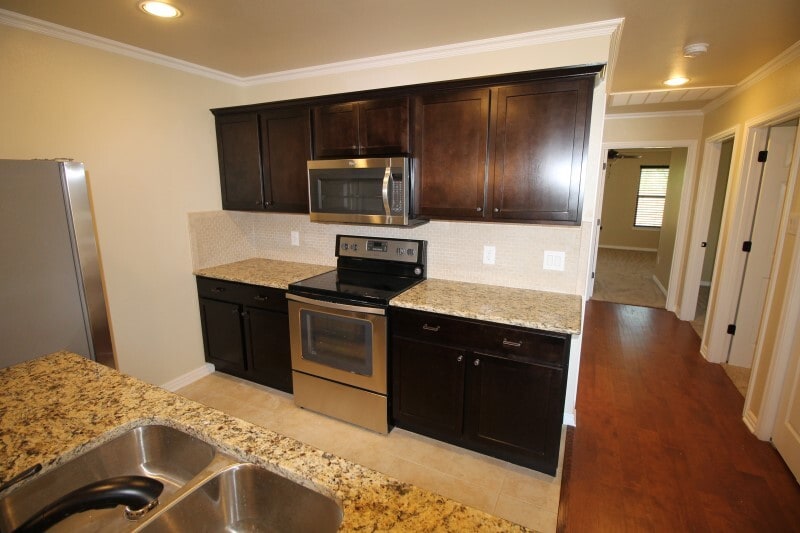 Building Photo - 935 /937 Robineta Ln