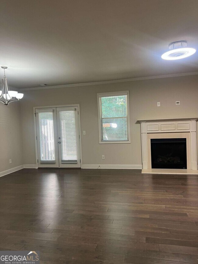 Building Photo - 225 Holdings Dr