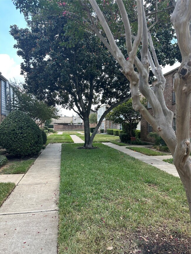 Building Photo - 14663 Perthshire Rd