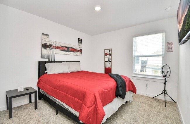Building Photo - 10411 Pelham Cres Ct