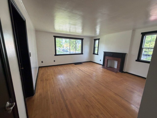 Building Photo - 1465 W 7th Ave