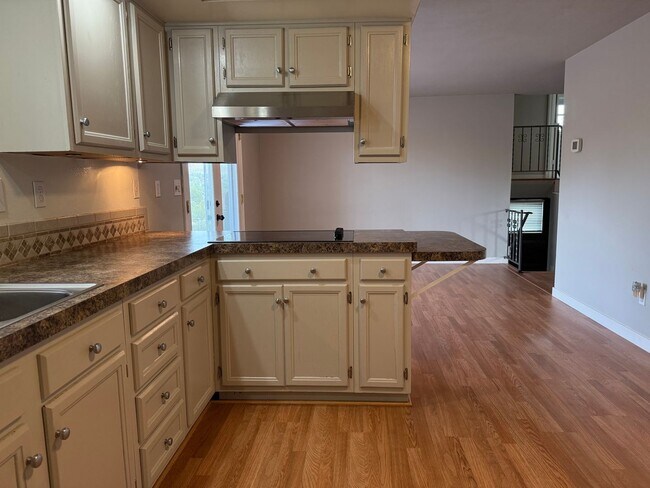 Building Photo - Spacious 3 Bedroom Home with Large Yard & 2-Car Garage