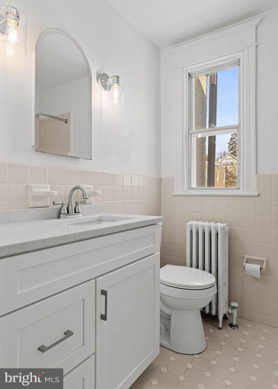 Building Photo - 137 Kenilworth Rd