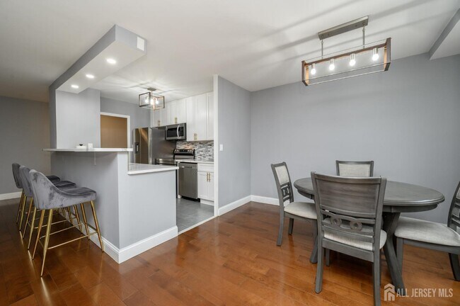 Building Photo - 301 Beech St