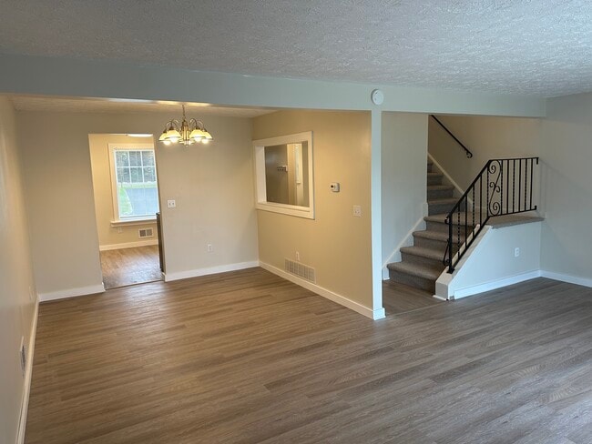 Building Photo - 72 Willowick Dr