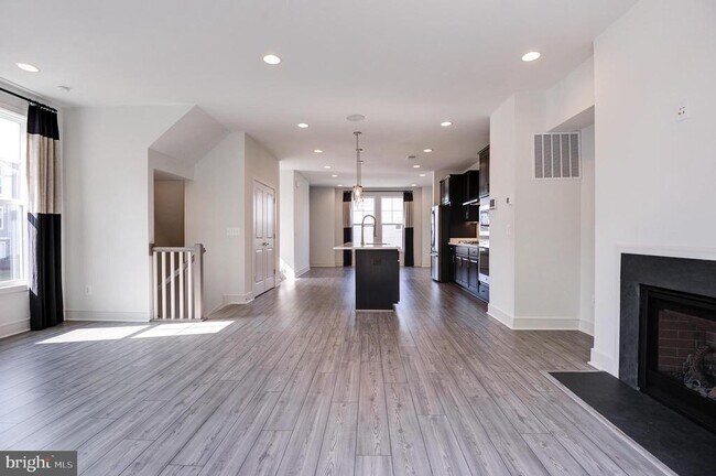 Building Photo - 135 Wake Robin Ct