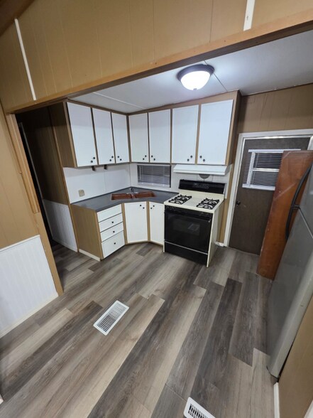 Building Photo - 905 W 37th Ave