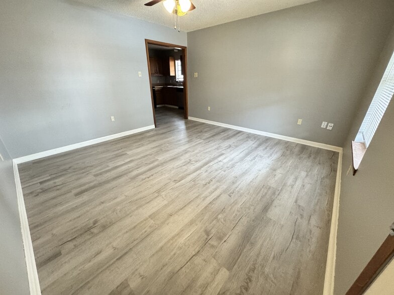 Building Photo - 6 Rosewood Pl