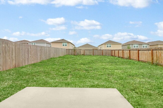 Building Photo - ASK ABOUT FREE APPLICATION FEES THROUGH AUGUST!  "Charming 3-Bedroom Retreat with 2.5 Baths with ...