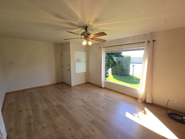 Building Photo - 2BD/1BA Pine Hill home on quiet road!