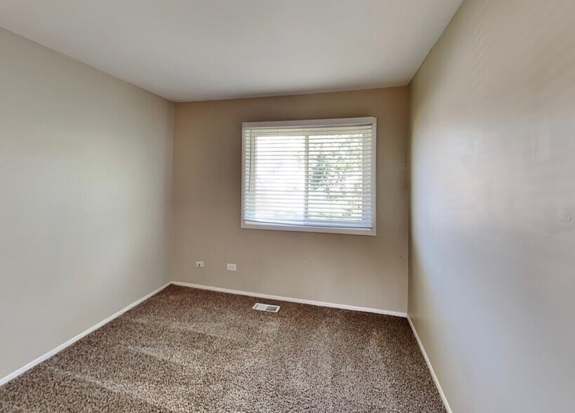 Building Photo - 6793 Redwing Dr