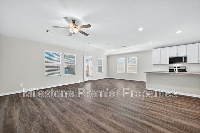 Building Photo - 2121 Gustavus Dr