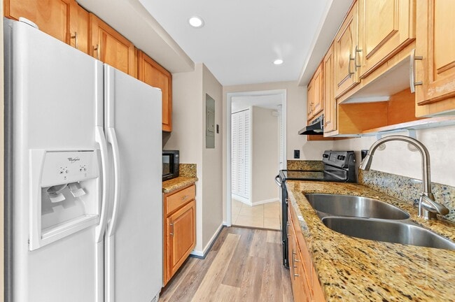 Building Photo - 710 N Ocean Blvd