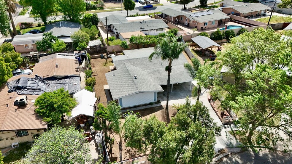 Building Photo - 8842 Mentone Pl