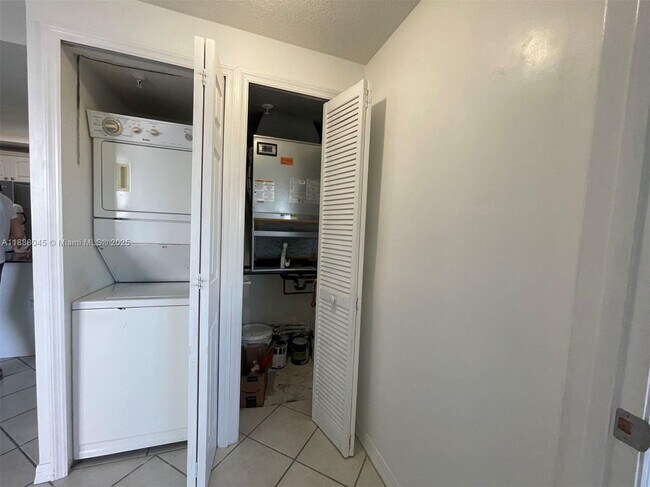 Building Photo - 3500 Coral Wy