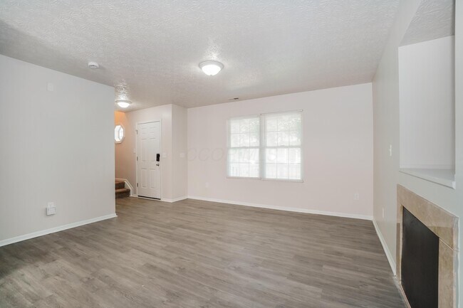 Building Photo - 1852 Meadowlawn Dr