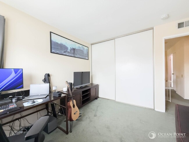 Building Photo - Large Four Bedroom Home for Rent in Moorpark!