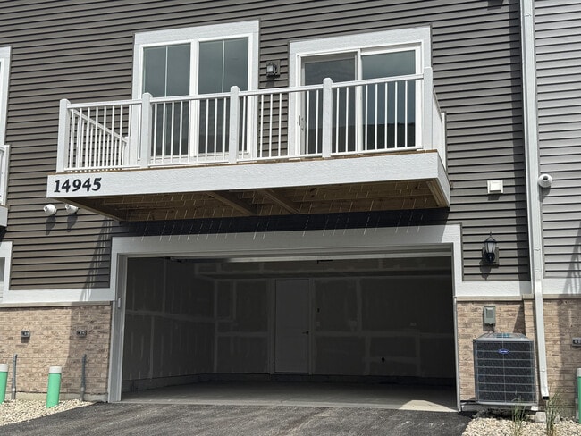 Building Photo - 14945 S McCarthy Cir