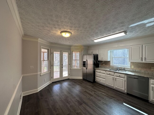 Building Photo - 4BR/3BA on Large Private Wooded Lot- Woodstock