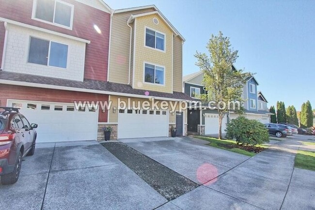 Building Photo - 3 Bed, 3.5 Baths Townhome With Garage Level Suite and Office Space