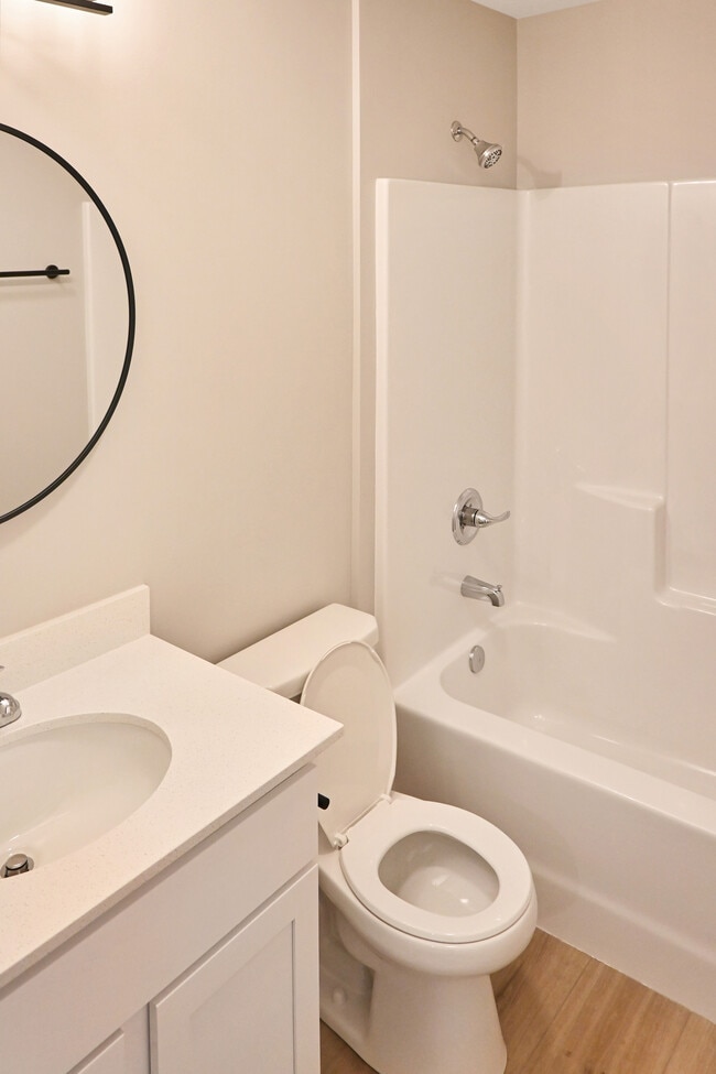 Hall Bathroom with Tub - 3443 Glenbrook Cir S