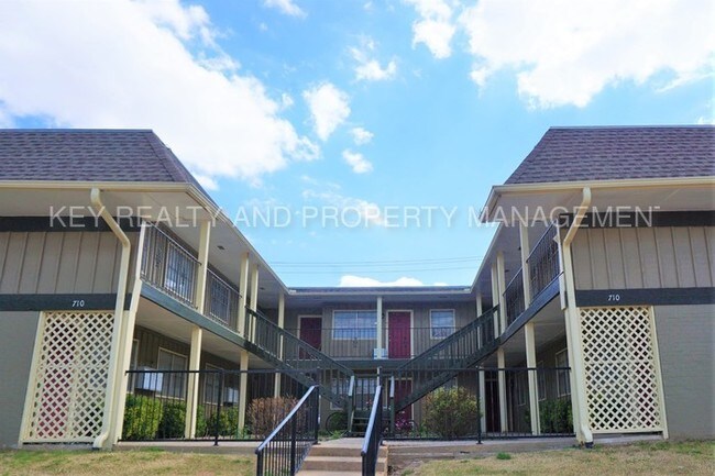 Building Photo - 710 NW 17th St