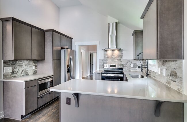 Building Photo - Awesome 3BE/2BA home in sought after East Nashville/Inglewood!!