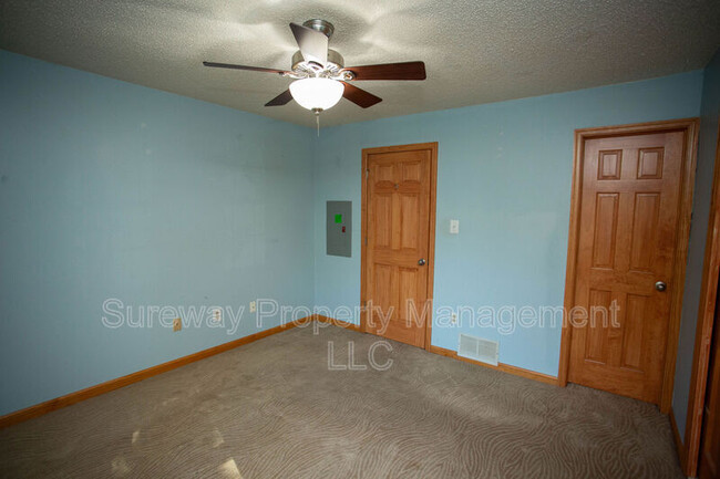 Building Photo - 211 Barclay Ct