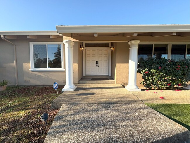 Building Photo - Charming Single Family Home in Los Altos H...