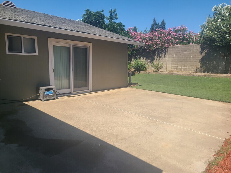 Building Photo - 9236 Premier Way