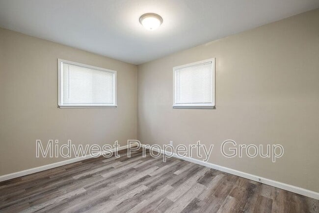 Building Photo - 10 Juno Dr