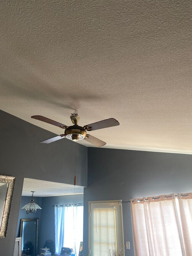 Building Photo - 317 Arrowhead Dr