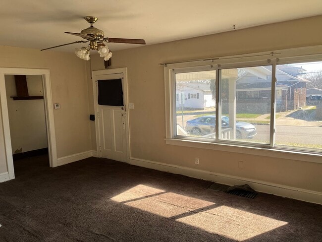 Building Photo - 2bd Single Cash Pay/Section 8