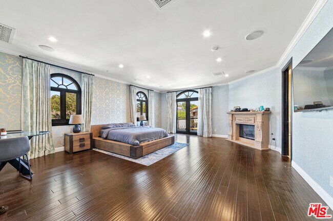 Building Photo - 458 Flores St