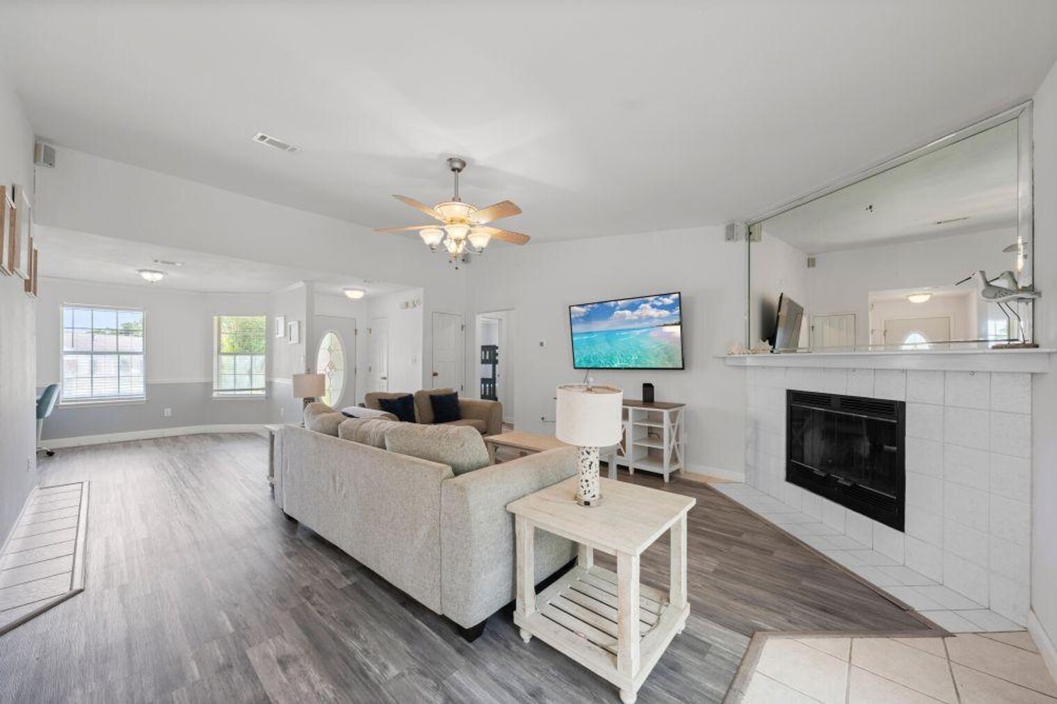Building Photo - 406 Shorewood Cir