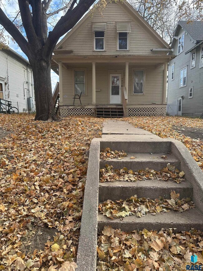 Building Photo - 714 S 1st Ave