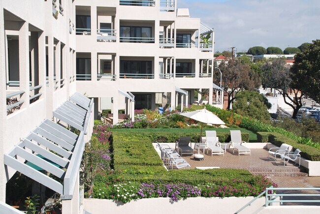 Building Photo - 140 Ocean Park Blvd
