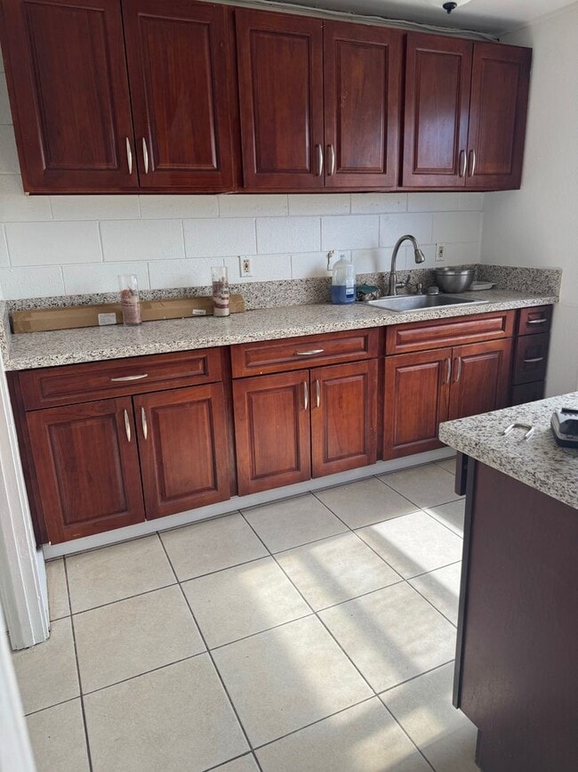 Primary Photo - Townhouse 3 bedroom