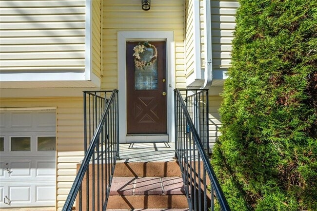 Building Photo - 115 Arborfield Way
