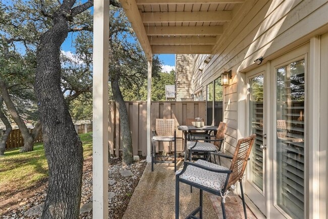 Building Photo - 2201 Lakeway Blvd